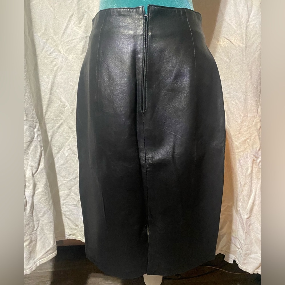 Andrew Marc: vintage black leather pencil skirt - Picture 4 of 6